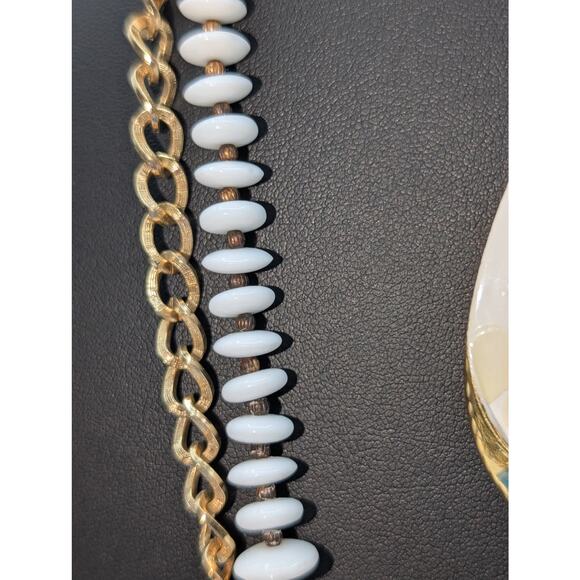 Lot of Four Gold Tone & White Theme Vintage Necklaces - Picture 6 of 11